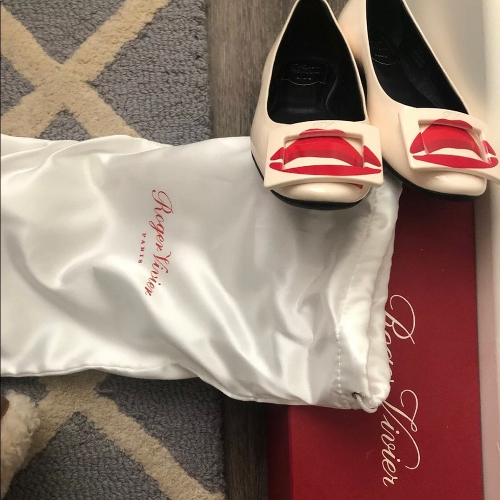Roger Vivier White Gommette Patent Leather Flats - Picture 4 of 5